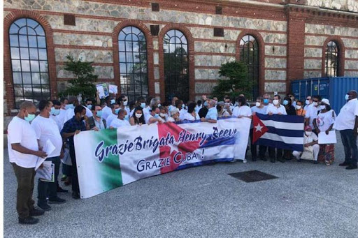 Médicos y enfermeros del  Contingente Henry Reeve enfrentaron con éxito la pandemia junto a sus colegas  italianos. (Foto: PL)