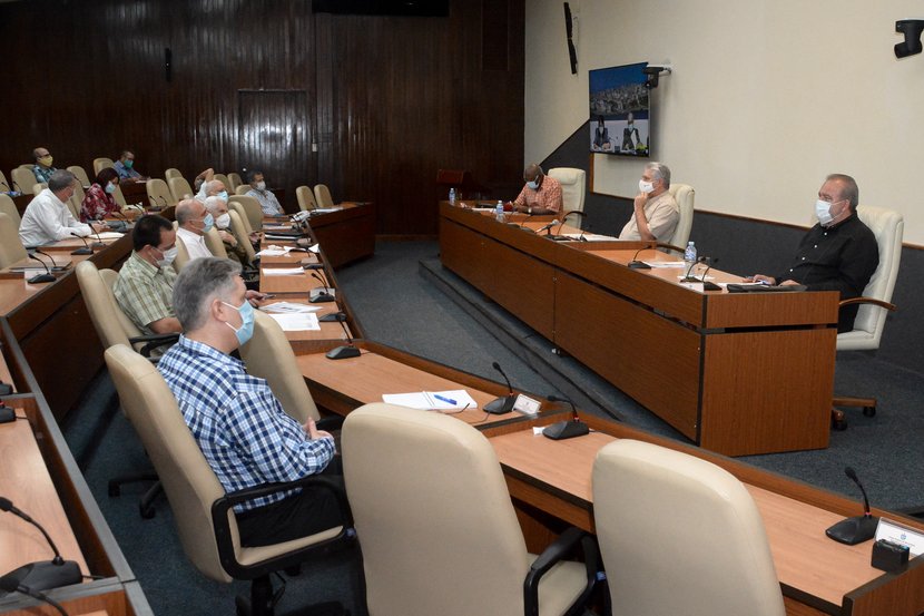 El estricto cumplimiento de las medidas diseñadas para esta etapa, resulta clave para no retroceder, se aseguró en el encuentro de este viernes. (Foto: Estudios Revolución)