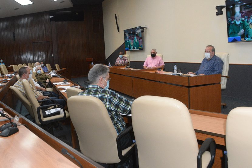 En la reunión del grupo temporal se hizo un análisis sobre la situación de La Habana. (Foto: Estudios Revolución)