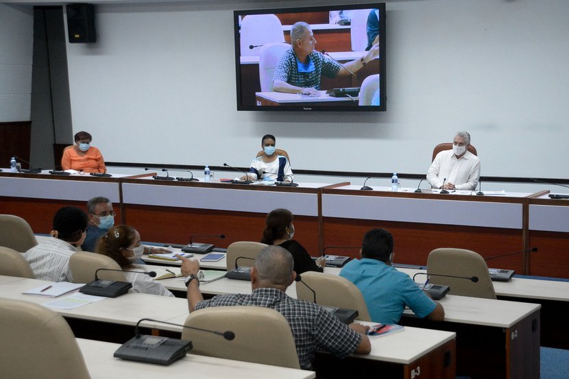 Nuestro objetivo fundamental es la innovación, o sea, la solución de  problemas, aseguró el presidente cubano. (Foto: Estudios Revolución)