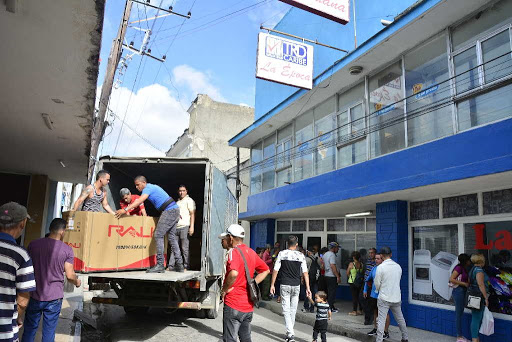 La unidad La Época marcó el inicio de la comercialización de productos en Moneda Libremente Convertible. (Foto: Vicente Brito/ Escambray) 