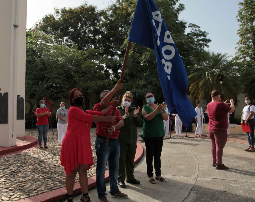 La Empresa Provincial de Transporte también recibió la Bandera de Proeza Laboral. (Foto: Oscar Alfonso)