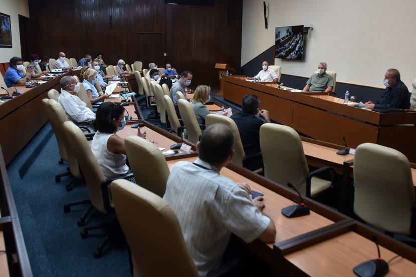 El presidente Miguel Díaz-Canel destacó en el encuentro la intensa actividad científica en Cuba. (Foto: Estudios Revolución)