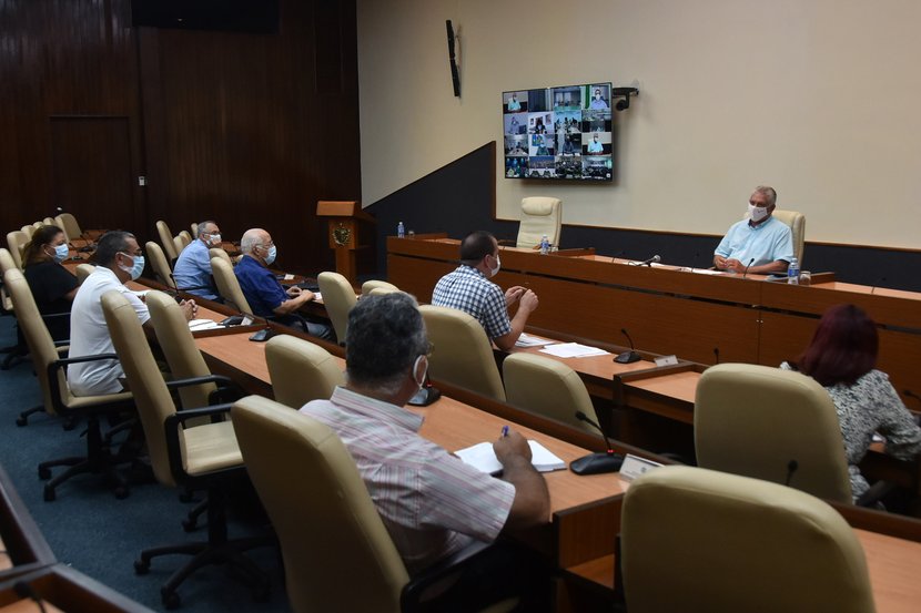 En el encuentro de este jueves se precisó que en la última jornada Cuba alcanzó el mayor número de muestras PCR realizadas para un día. (Foto: Estudios Revolución)