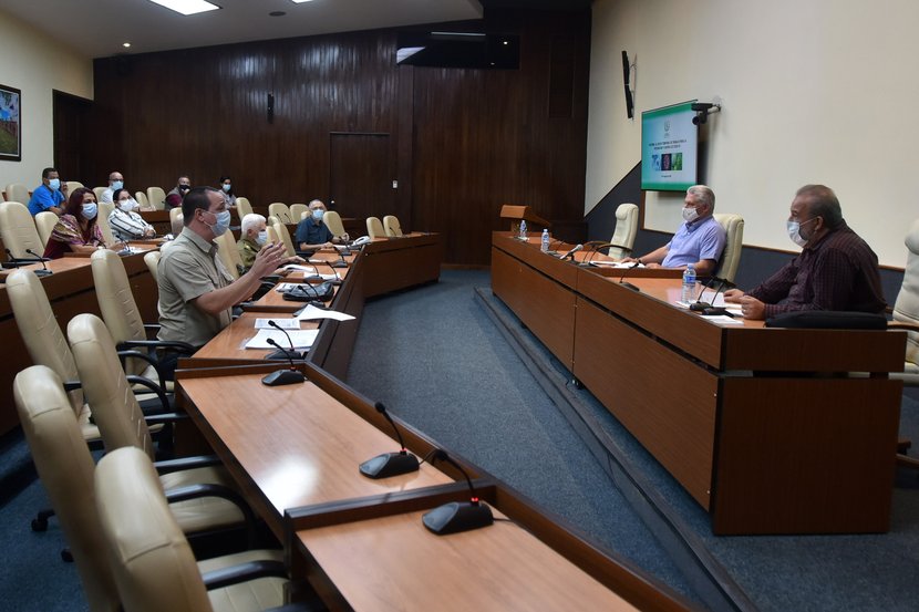 En el Grupo Temporal de Trabajo del Gobierno para el control del coronavirus se insistió en cerrar filas a la enfermedad en todo le país. Foto: Estudios Revolución.