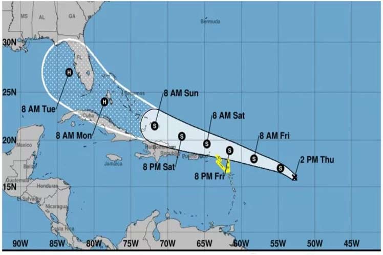 En las próximas 12 a 24 horas se pronostica que  la depresión tropical mantendrá similar rumbo y velocidad de  traslación.