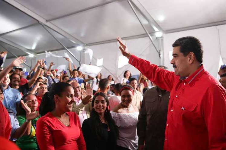 Como máxima autoridad del Partido Socialista Unido de Venezuela, Maduro sostuvo un encuentro con dirigentes de esa agrupación. (Foto: PL)