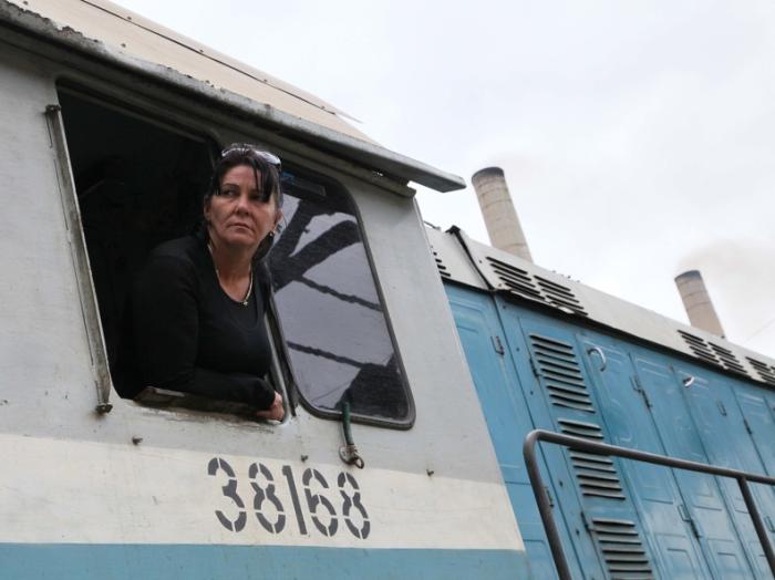 sancti spiritus, zafra azucarera, ferrocarriles, maquinista, mujeres cubanas, fmc, federeacion de mujeres cubanas