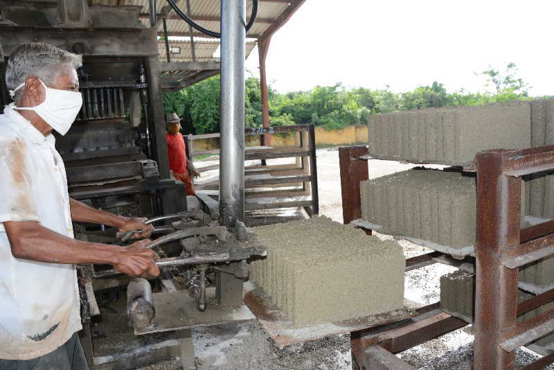 La producción de bloques con destino al Mincin se comporta de acuerdo con la demanda. 