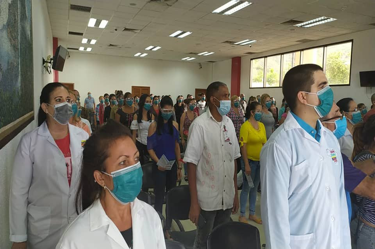 El nuevo contingente de colaboradores cubanos se sumará a la batalla para frenar la pandemia en Venezuela. (Foto: PL)