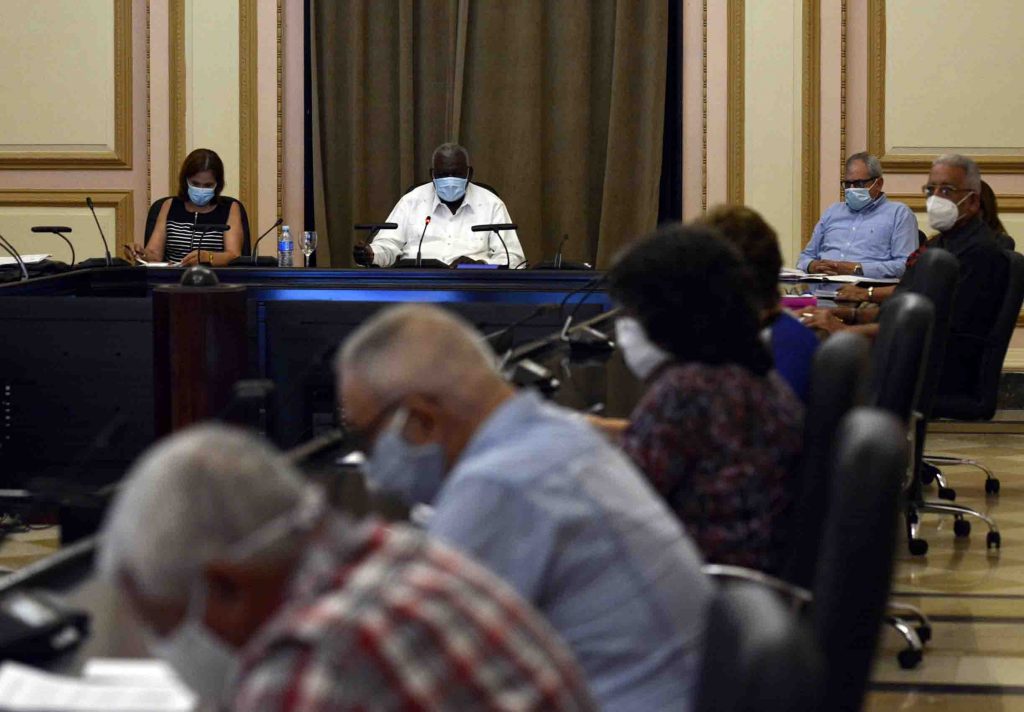 En su sesión, el Consejo de Estado aprobó tres decretos leyes que contribuirán a regular la actividad económica en la nación. (Foto: Tony Hernández)