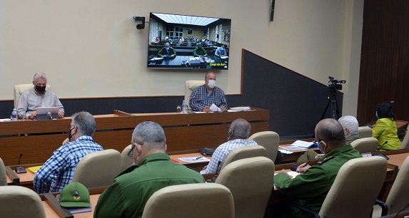 El análisis del Grupo Temporal de enfrentamiento a la COVID-19 estuvo encabezado por el Presidente de la República. (Foto: Estudios Revolución)