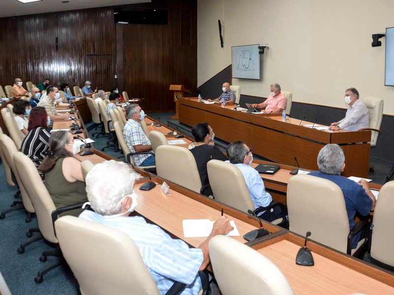 Díaz-Canel participó en un nuevo encuentro con representantes de instituciones científicas y académicas. (Foto: Estudios Revolución)