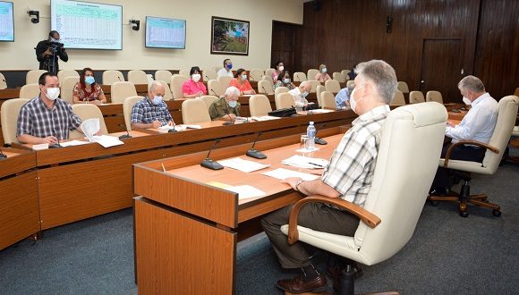 Las autoridades espirituanas rindieron cuenta de su labor a la dirección del país en reunión presidida por Díaz-Canel. (Foto: Estudios Revolución)