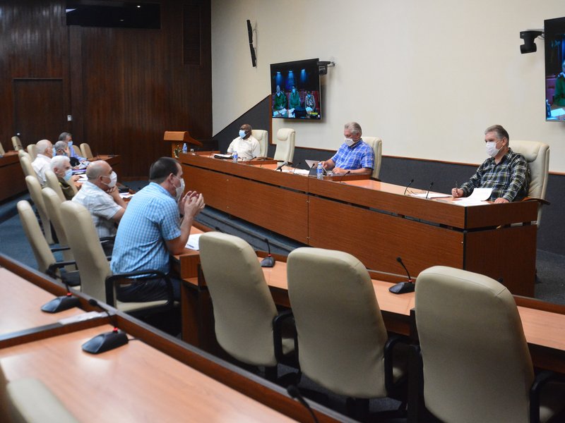 “Los protocolos con los vulnerables tienen que ser llevados al  extremo”, indicó el presidente cubano. (Foto: Estudios Revolución)