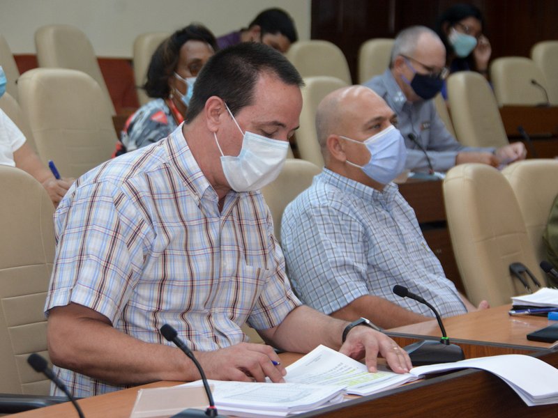 El titular de Salud Pública, José Angel Portal, puntualizó que se mantienen ingresadas en hospitales 576 personas diagnosticadas con el SARS-CoV-2. (Foto: Estudios Revolución)