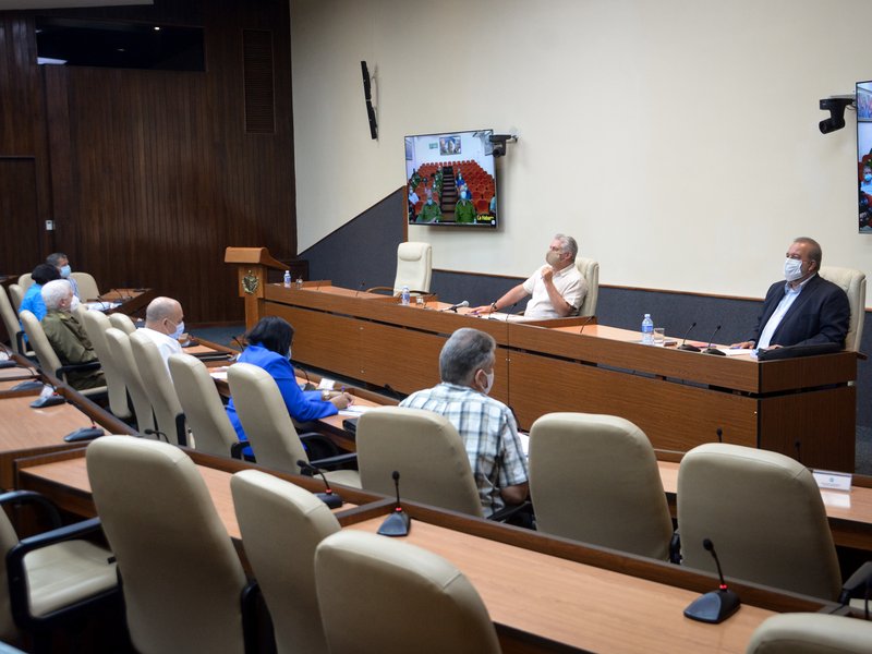 La sesión de trabajo del Grupo Temporal fue  encabezada por el Presidente Miguel Díaz-Canel y  el Primer Ministro, Manuel Marrero. (Foto: Estudios Revolución)