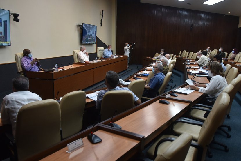 En la nación permanecen ingresadas 7  824  pacientes para atención y vigilancia de la COVID-19, según se conoció en el encuentro de este lunes. (Foto: Estudios Revolución)