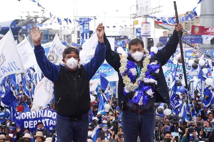 Un año  después de la instalación de un gobierno de facto, el MAS recupera el poder de la mano del pueblo. (Foto: PL)