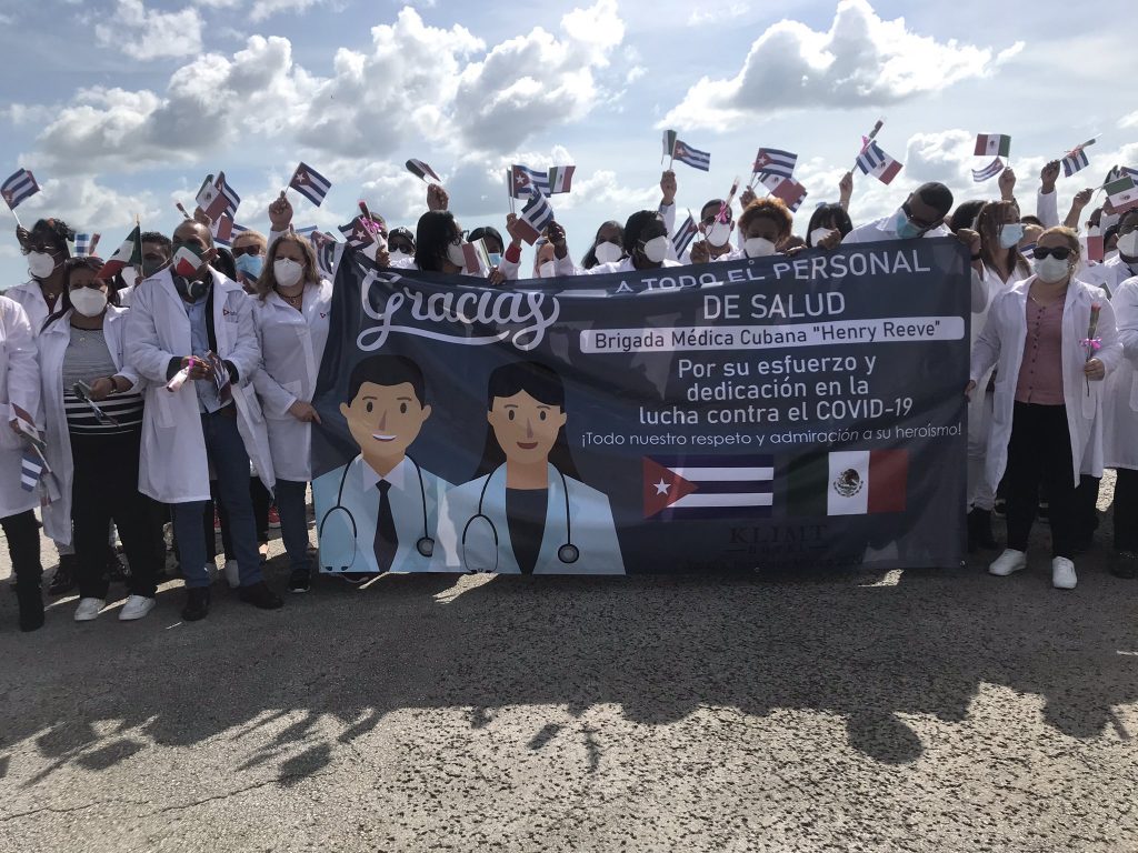 Más de 800 colaboradores cubanos brindaron su apoyo frente a la COVID-19 en varios estados mexicanos. (Foto: @MINSAPCuba)