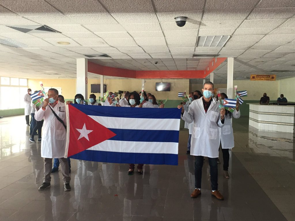 La comitiva arribó este miércoles a La Habana tras enfrentar, desde marzo último, a la COVID-19 en Haití. (Foto: @MINSAPCuba)