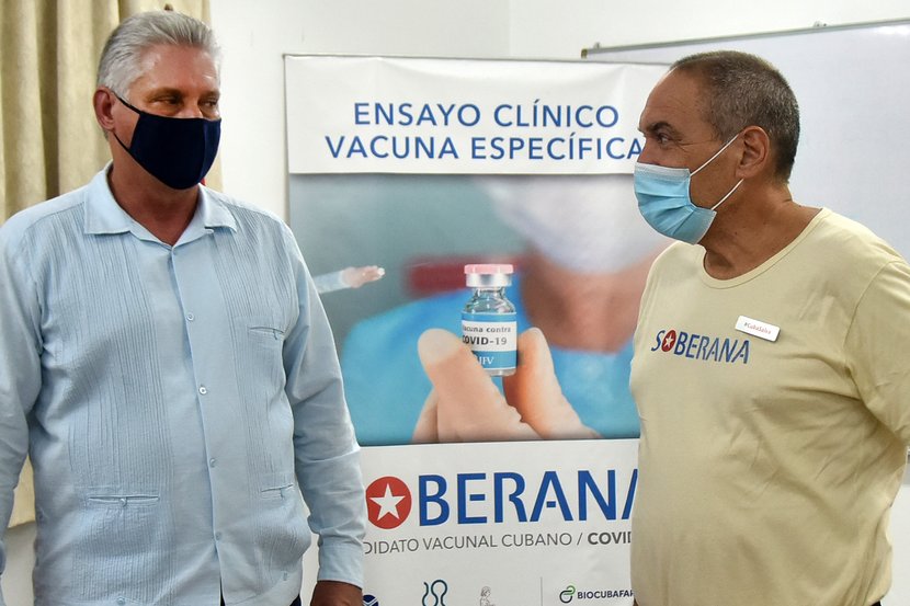 El Presidente de la República visitó el Instituto Finlay de Vacunas. (Foto: Estudios Revolución)