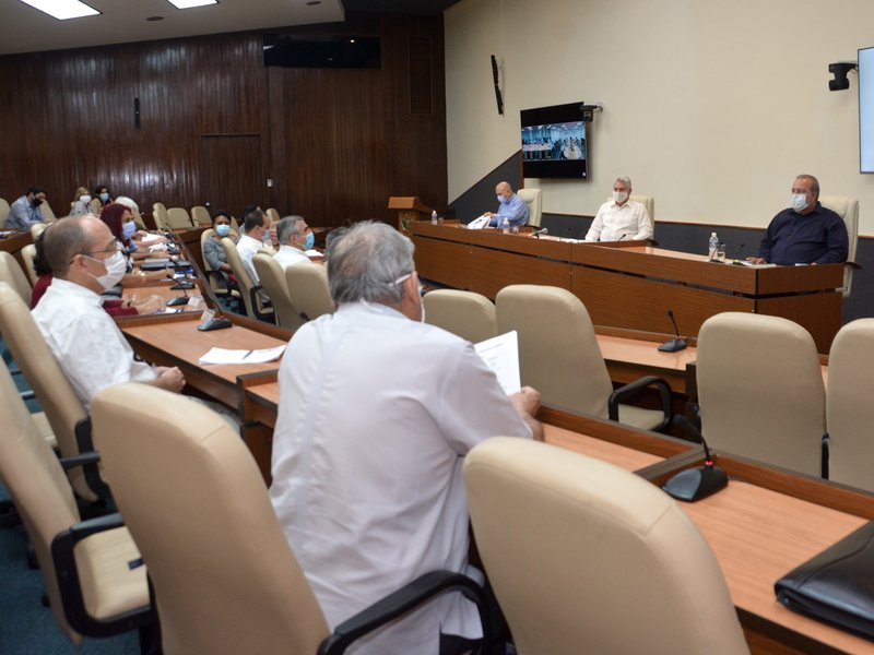 Díaz-Canel sostuvo un nuevo encuentro con los científicos y expertos que han participado en la batalla contra la COVID-19. (Foto: Estudios Revolución)