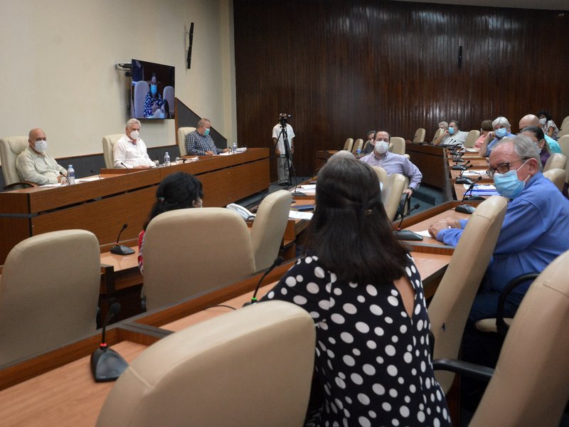 En el encuentro se realizó una actualización de los candidatos vacunales cubanos contra la enfermedad. (Foto: Estudios Revolución)