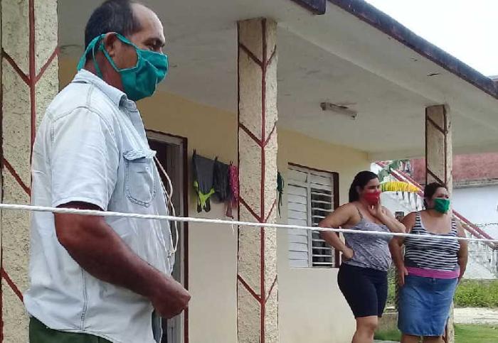 “Nunca he estado tanto tiempo metido en la casa, pero es una medida necesaria”, admitió el campesino Pedro Barrabí Hernández.