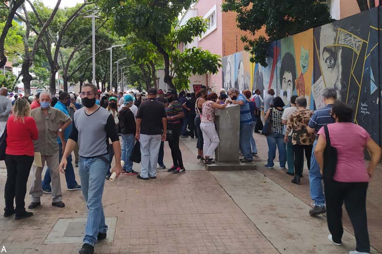 De exitoso fue calificado el simulacro comicial desarrollado este domingo en 381 centros electorales de Venezuela. (Foto: PL)