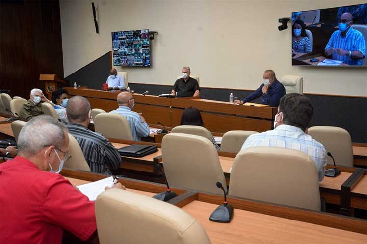 Díaz-Canel se reunió por videoconferencia con los gobernadores y el intendente del municipio especial de la Isla de la Juventud. (Foto: Estudios Revolución)