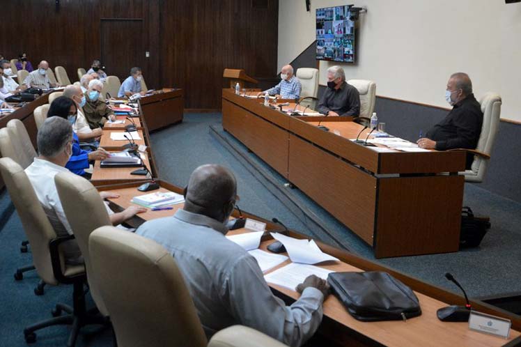 Díaz-Canel, Manuel Marrero y Machado Ventura encabezaron una videoconferencia con directivos nacionales y provinciales para precisar aspectos del programa. (Foto: Estudios Revolución)