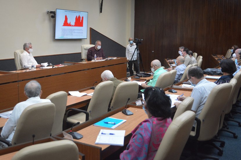 Díaz-Canel encabezó el análisis de la situación generada por la Tormenta Eta en Cuba. (Foto: Estudios Revolución)