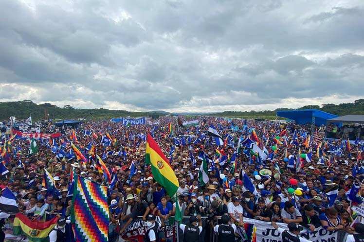 Un millón de manifestantes llegados de todo el país recibieron a Evo en Chimoré. (Foto: PL)