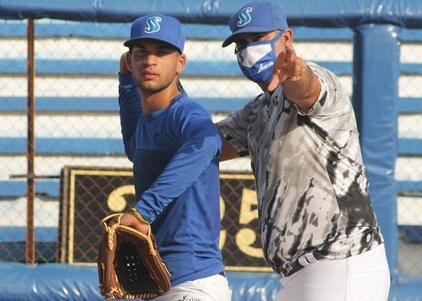 sancti spiritus, gallos, serie nacional de beisbol, gallos 60snb, 60snb, luis dannys morales