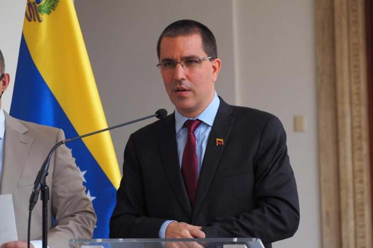 Arreaza condenó la postura injerencista del bloque comunitario, plegada a la política hostil de la administración Trump. (Foto: PL)