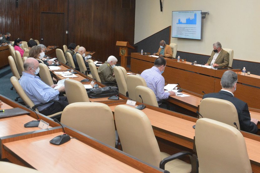 La reunión del Grupo temporal de trabajo para la prevención de la pandemia estuvo encabezada por el Presidente de la República, Miguel Díaz-Canel. (Foto: Estudios Revolución)