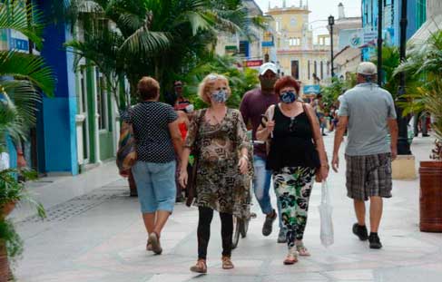 La realidad de cualquier calle en Cuba niegan el caos y la desobediencia que intentan describir en las redes sociales. (Foto: Vicente Brito / Escambray)