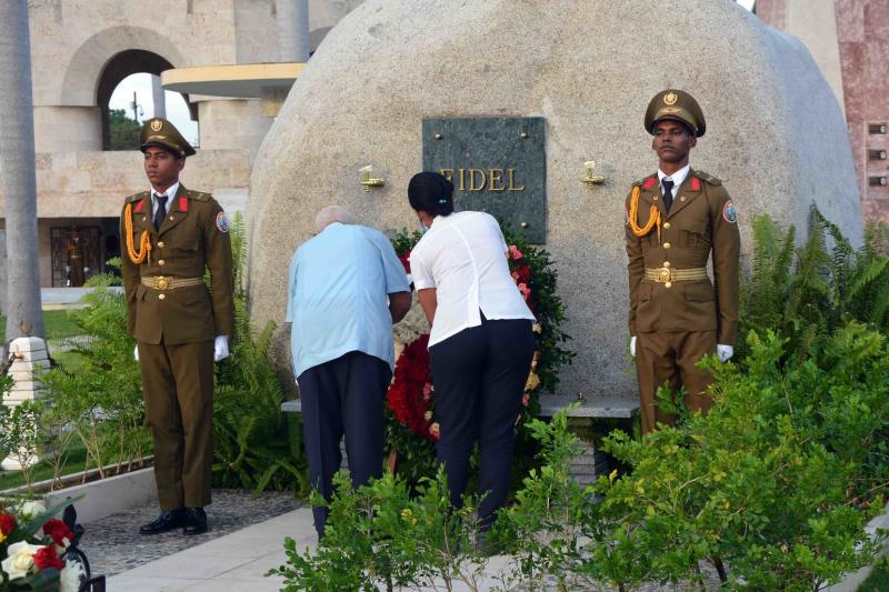 sanctiago de cuba, fidel castro, santa ifigenia