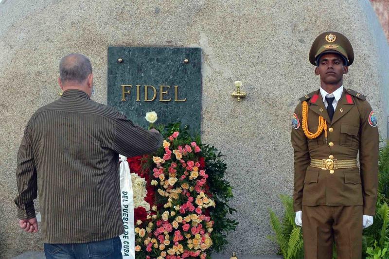 sanctiago de cuba, fidel castro, santa ifigenia