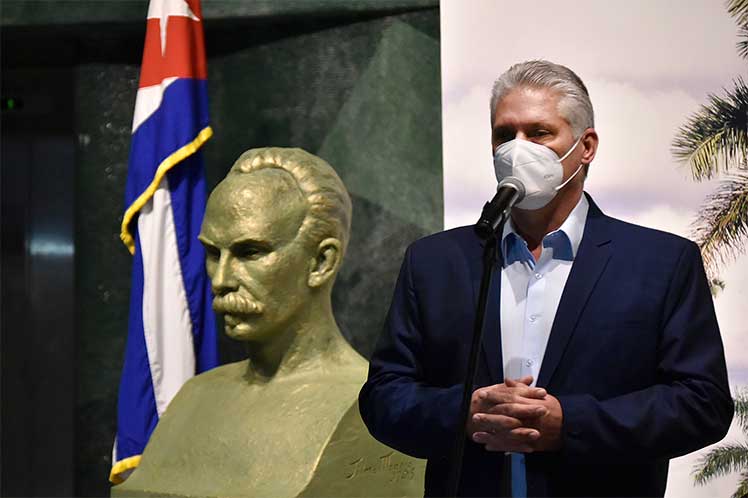 El presidente cubano elogió la idea del líder histórico de la Revolución, Fidel Castro, de fundar el memorial. (Foto: Twitter @PresidenciaCuba)