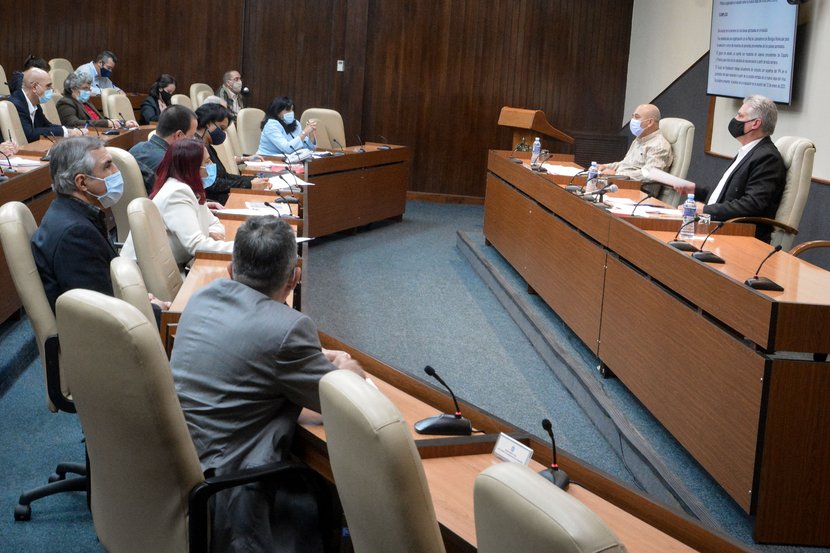 La COVID-19 deja secuelas y no siempre son leves, trascendió en el encuentro de Díaz-Canel con científicos y expertos cubanos que laboran en el enfrentamiento a la pandemia. (Foto: Estudios Revolución)