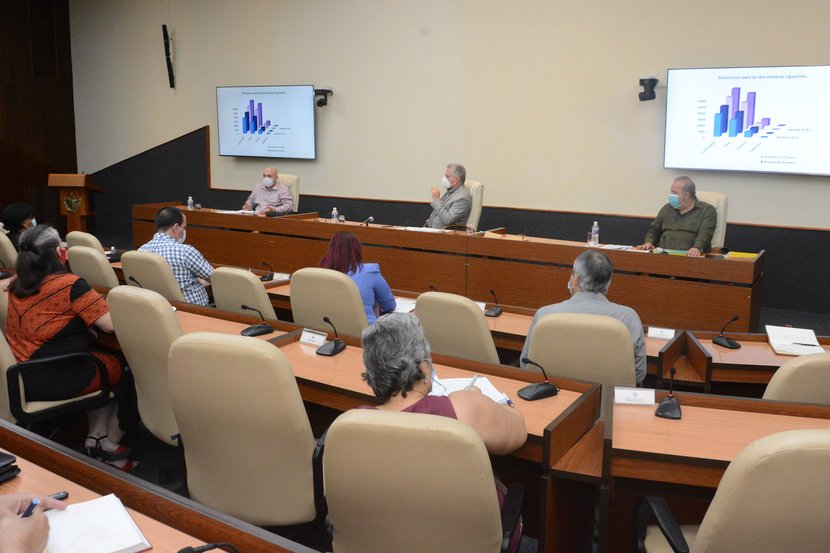 La nueva versión fue presentada en el encuentro de Díaz-Canel con los científicos y expertos que participan en el enfrentamiento al nuevo coronavirus. (Foto: Estudios Revolución)