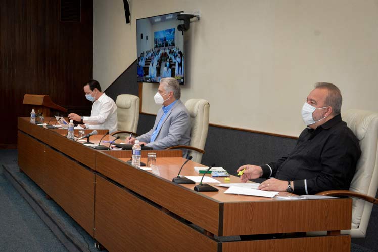 Díaz-Canel sostuvo un encuentro virtual con integrantes del Contingente Henry Reeve que regresaron recientemente al país. (Foto: PL)