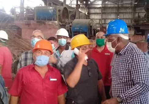 “Le agradeceríamos mucho que se propongan hacer más azúcar”, significóó Valdés Mesa. (Foto: José Luis Camellón)