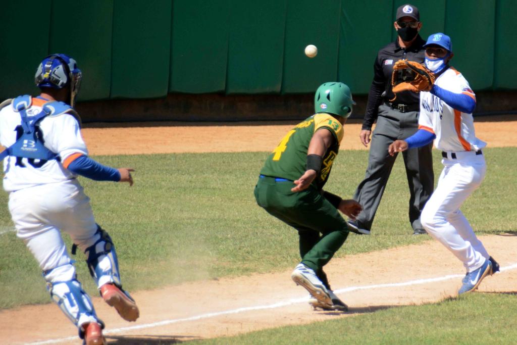 sancti spiritus, pinar del rio, los gallos, 60 snb, serie nacional de beisbol, gallos 60 snb