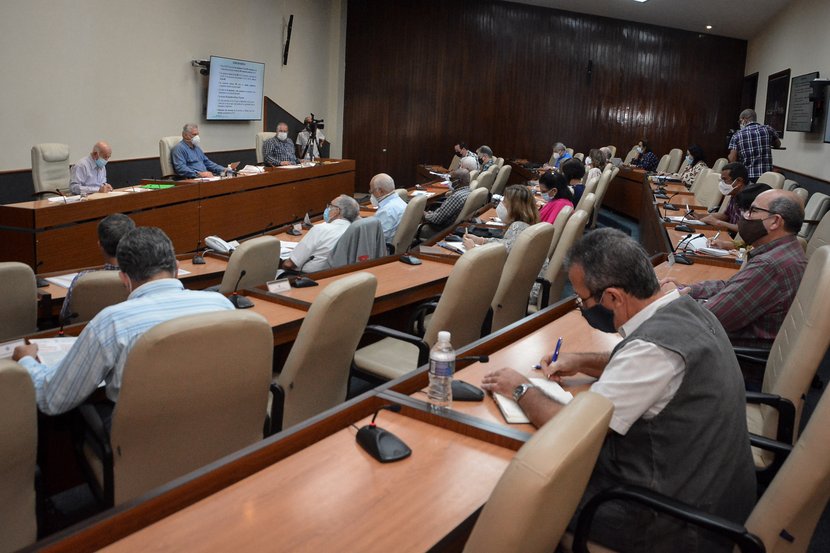 Tras casi once meses de enfrentamiento sin descanso a la enfermedad en el país, el desafío de Cuba continúa siendo por la vida. (Foto: Estudios Revolución)