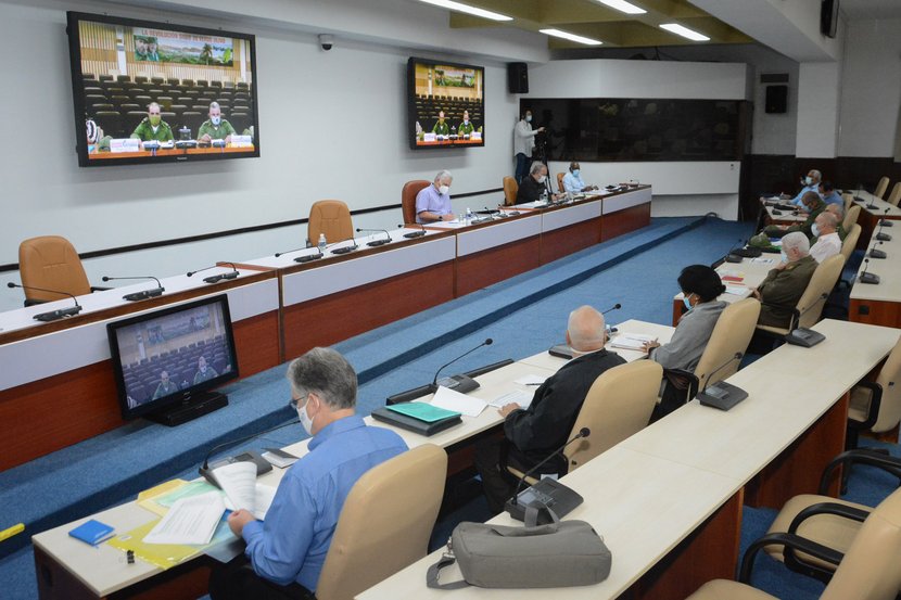 Díaz-Canel encabezó nuevamente la reunión del grupo temporal de trabajo para la prevención y control del nuevo coronavirus. (Foto: Estudios Revolución)