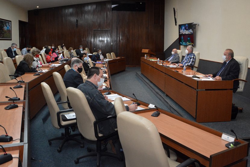 El presidente Miguel Díaz-Canel encabezó la reunión en la que se evaluaron acciones preventivas y de control contra la COVID-19.