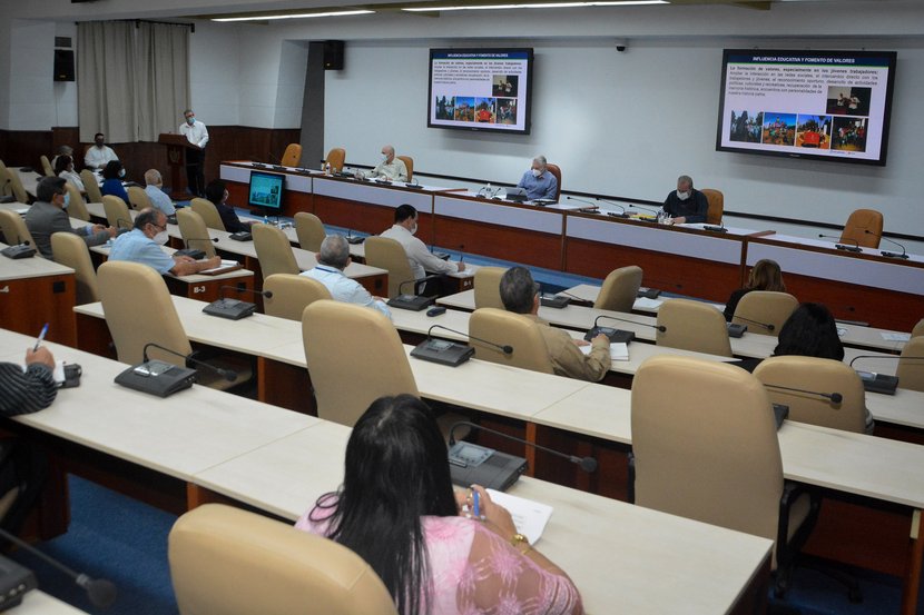 Prioridades esenciales y viables se ha trazado BioCubaFarma para el 2021, según trascendió en encuentro presidido por Díaz-Canel. (Foto: Estudios Revolución)